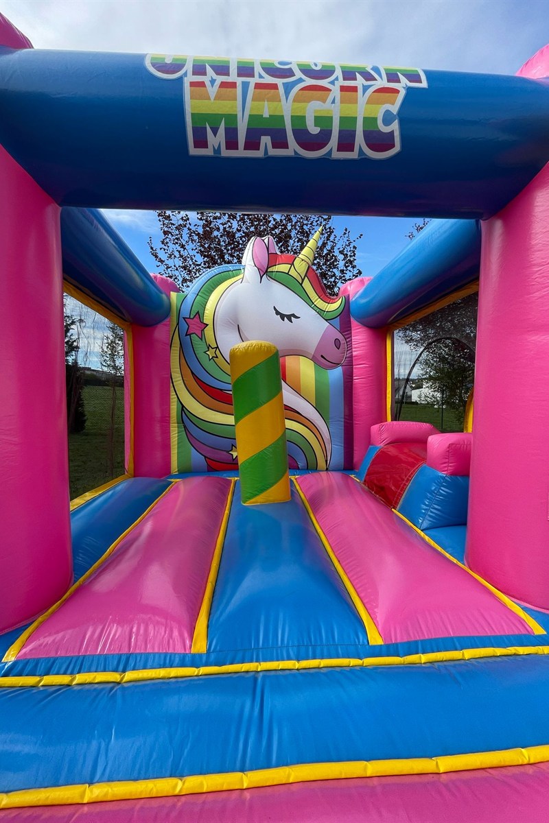 Einhorn Hüpfburg