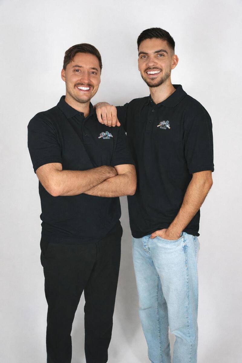 Teamfoto von Jérémy und Vinzenz von Spring vor Glück